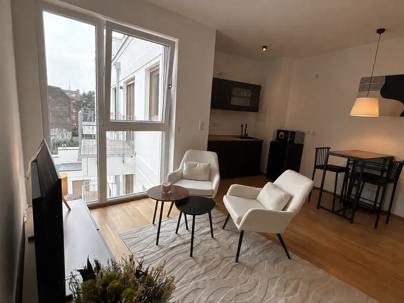 ERSTBEZUG | PROVISIONSFREI | Vollausgestattetes Design-Studio Prenzlauer Berg hell ruhig & Alexblick — photo 1
